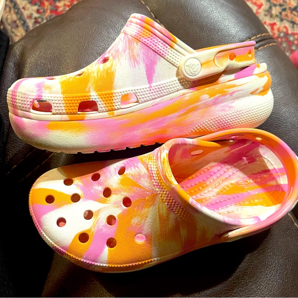 Girls platform crocs size 4